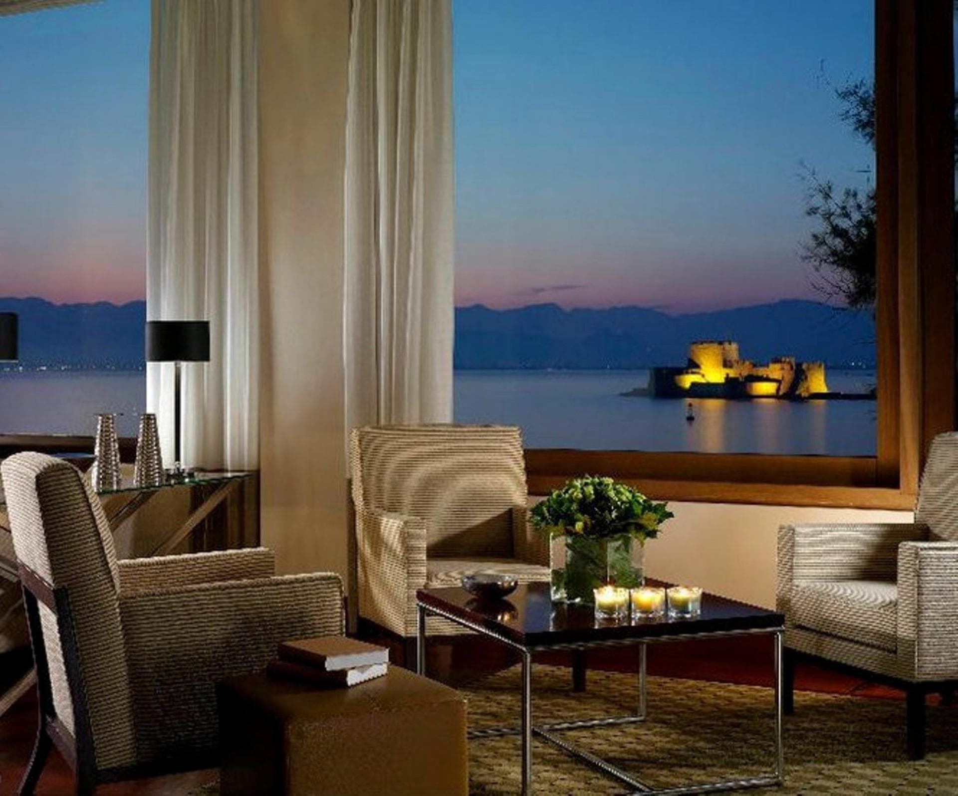 AMPHITRYON HOTEL