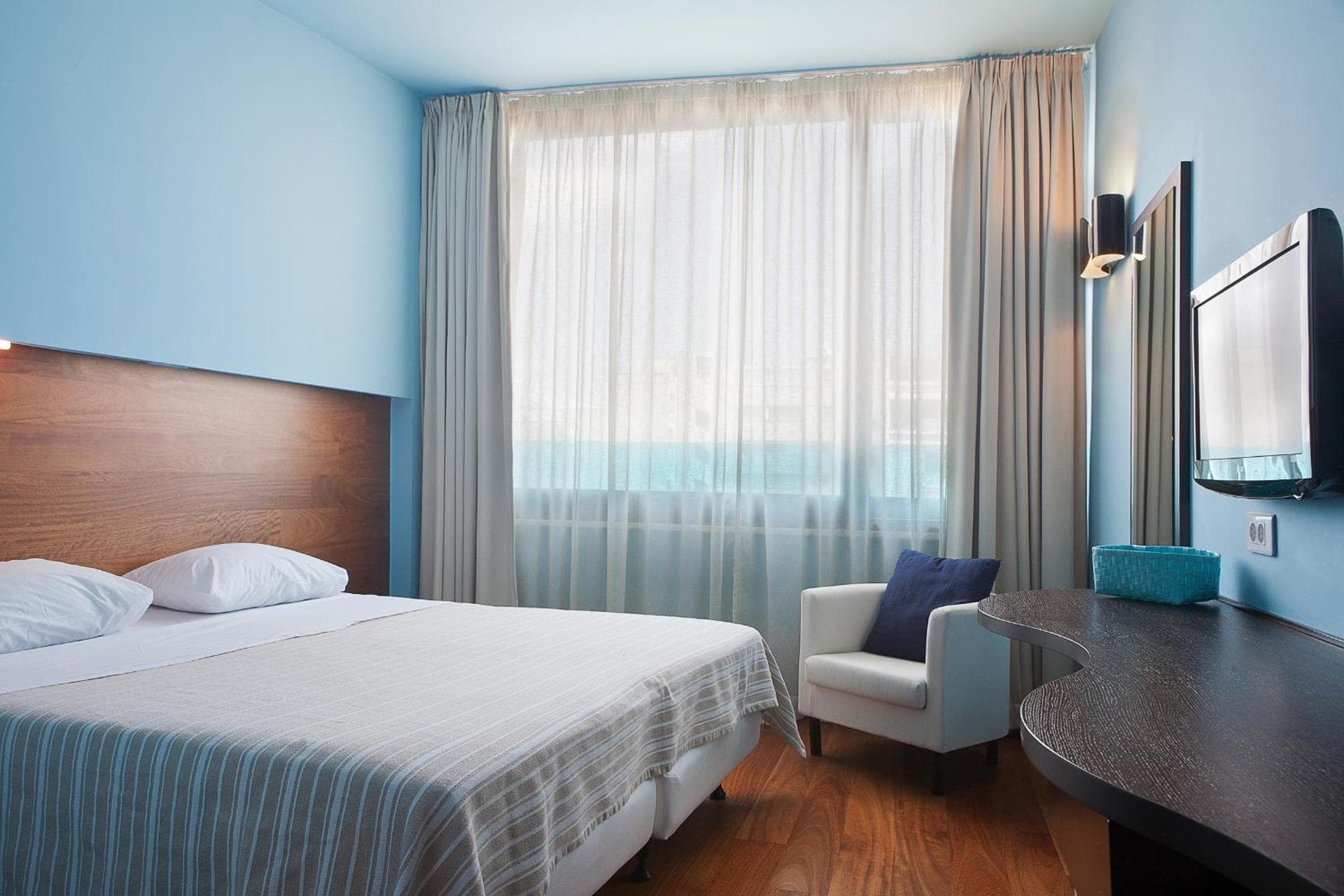 Economy Room