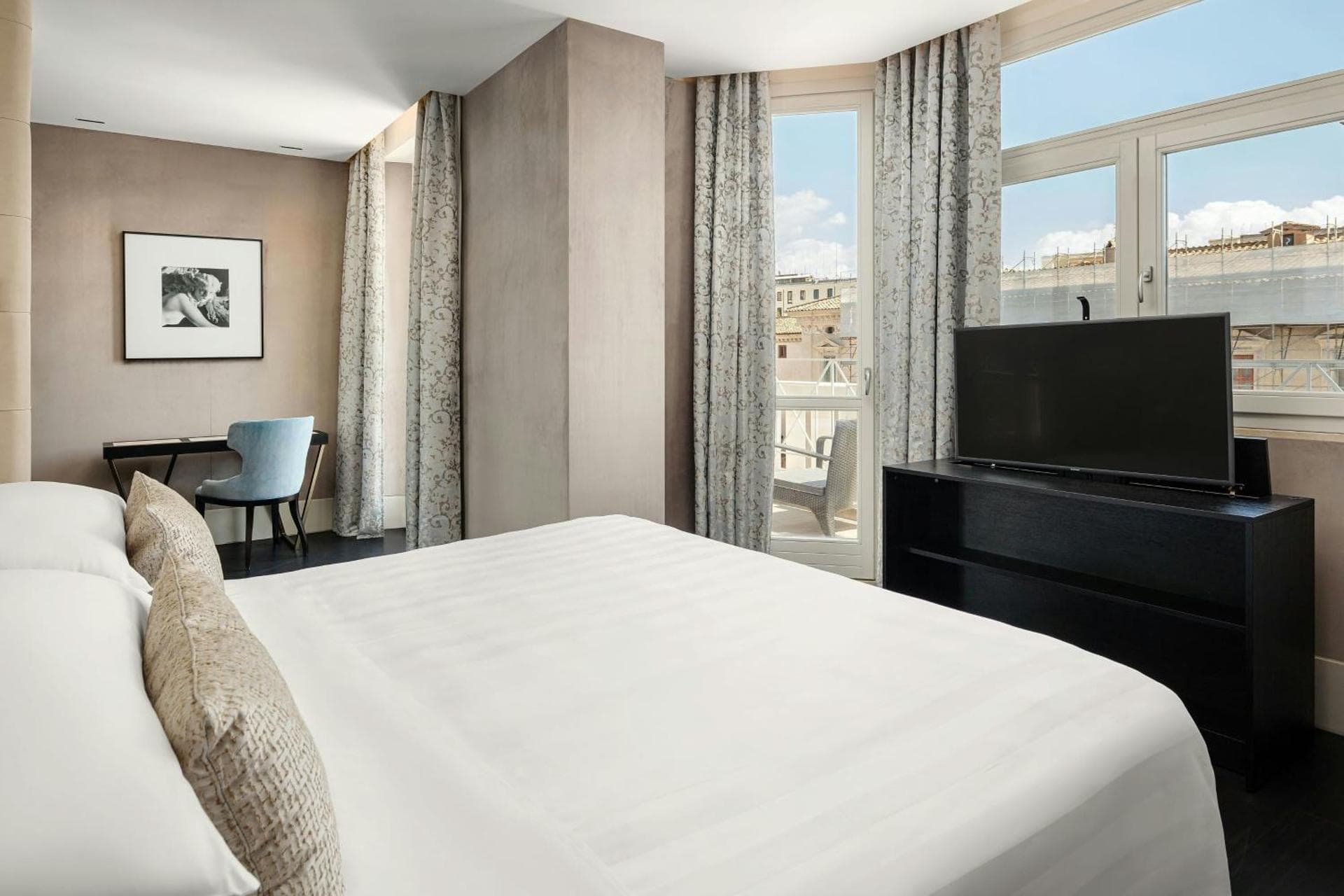 One-Bedroom Signature King Suite with Terrace