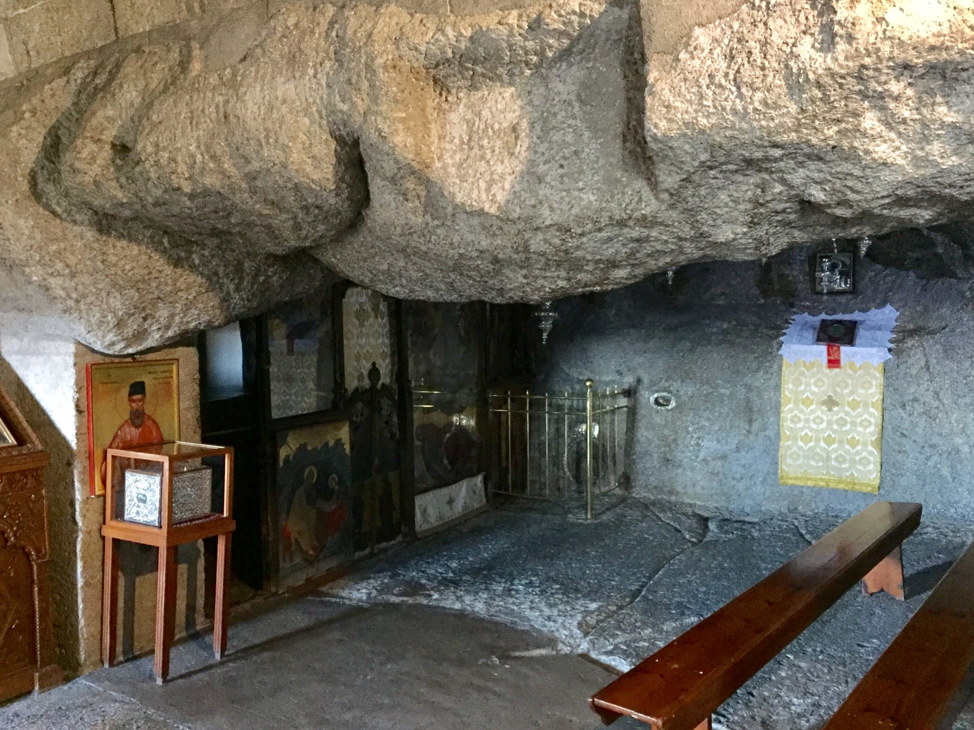 CAVE APOCALYPSES - PATMOS 