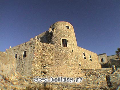 The castle of Chora The Venetian castle dominates in the top of hill round which is built the settlement of Chora. 