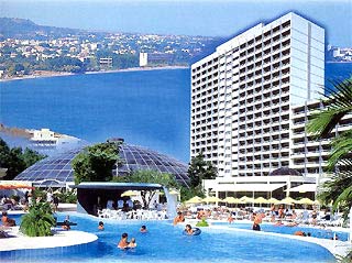 Ο 12ος Παγκόσμιος Διαγωνισμός για την ανάδειξη του Καλύτερου Οινοχόου στον κόσμο πραγματοποιείται στο ξενοδοχείο Rodos Palace.