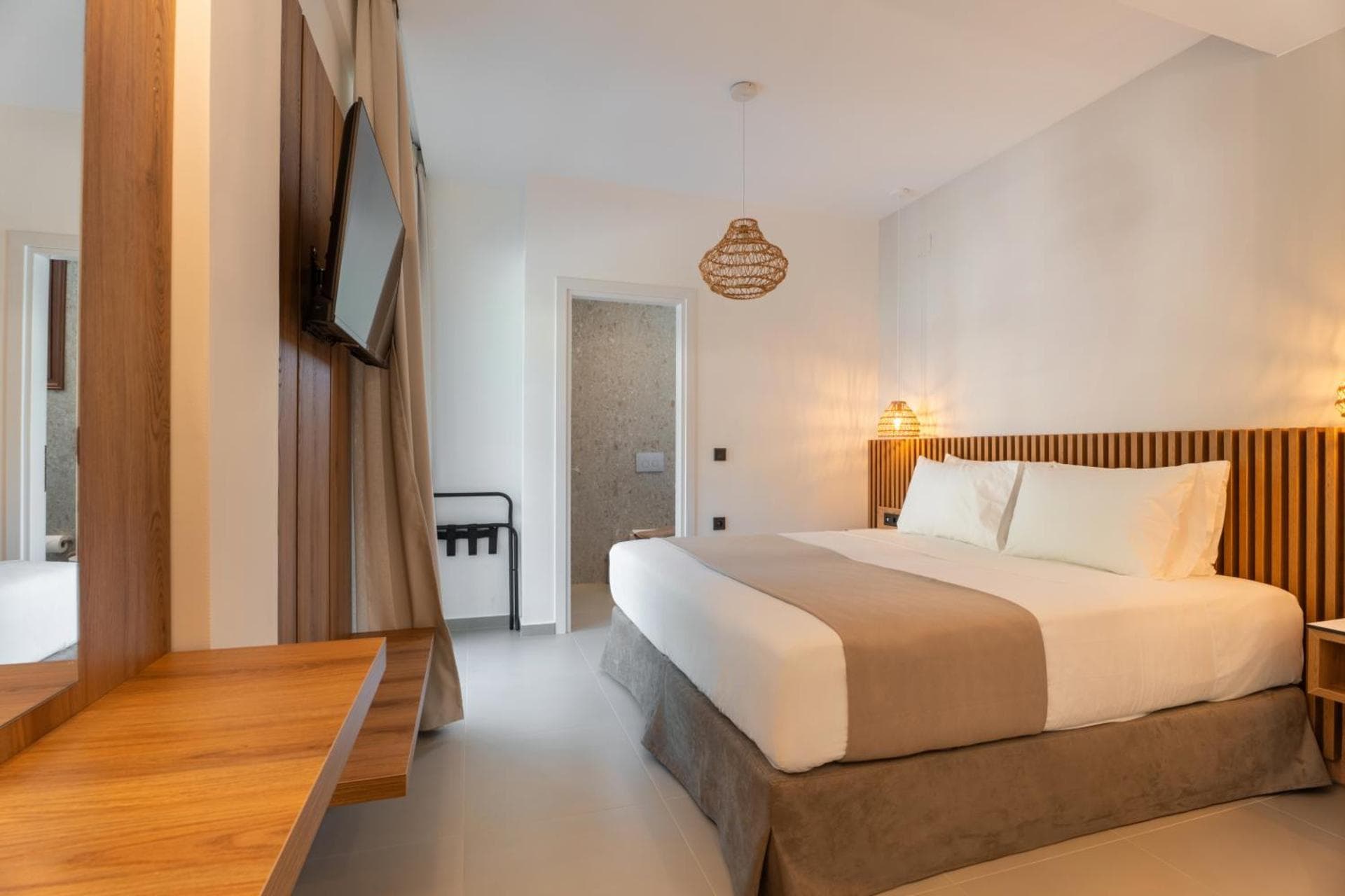 KELLY BEACH HOTEL