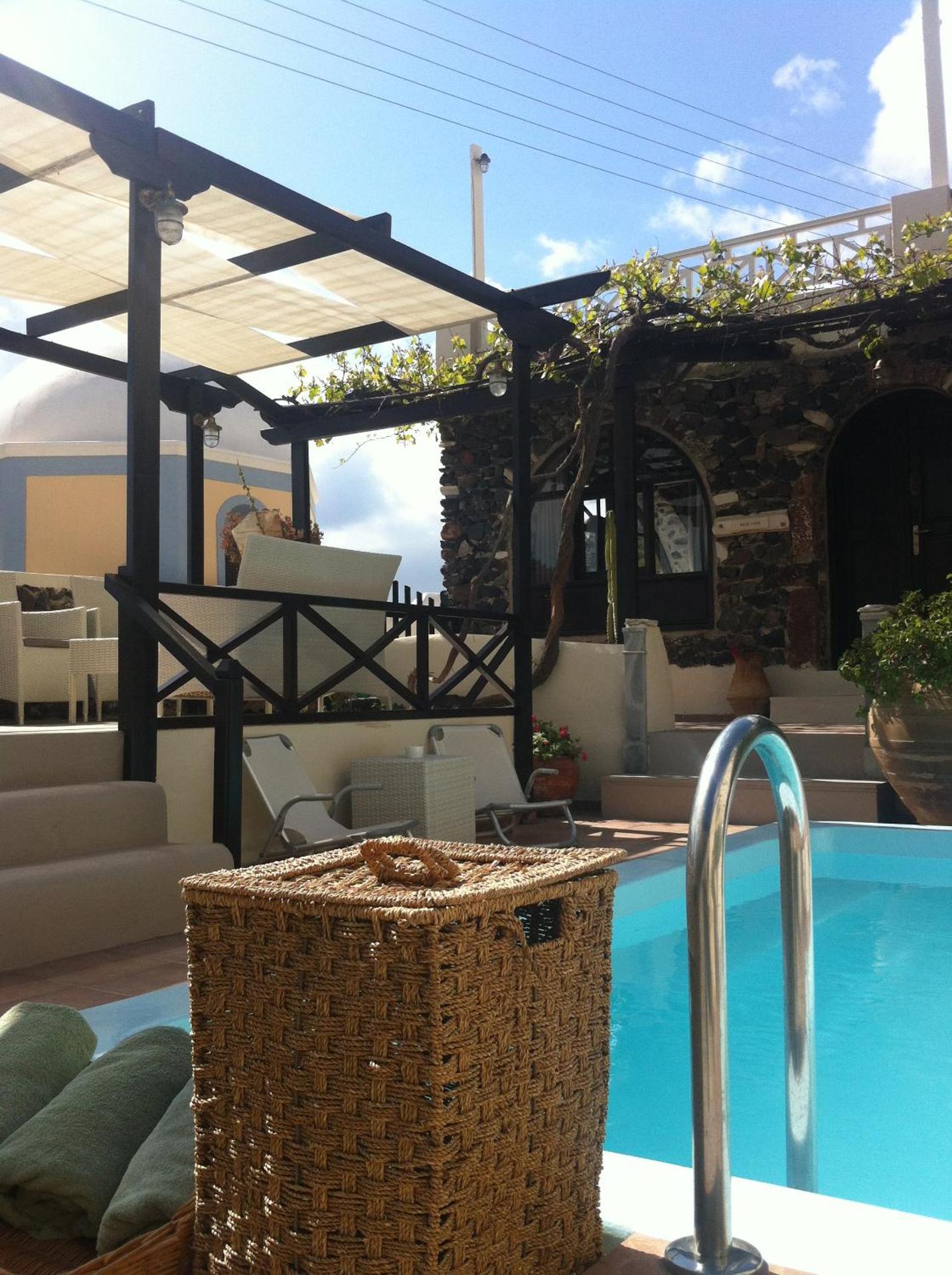 TRADITIONAL SUITE WITH CALDERA VIEW & SHARED POOL