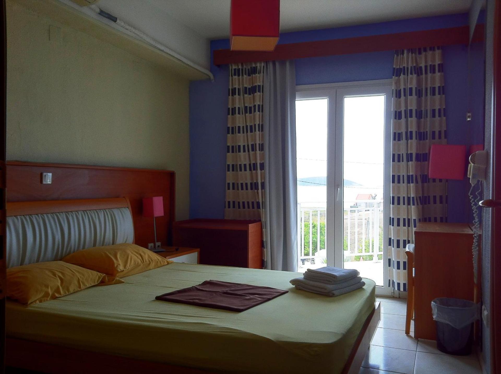 One-Bedroom Apartment with Side Sea View