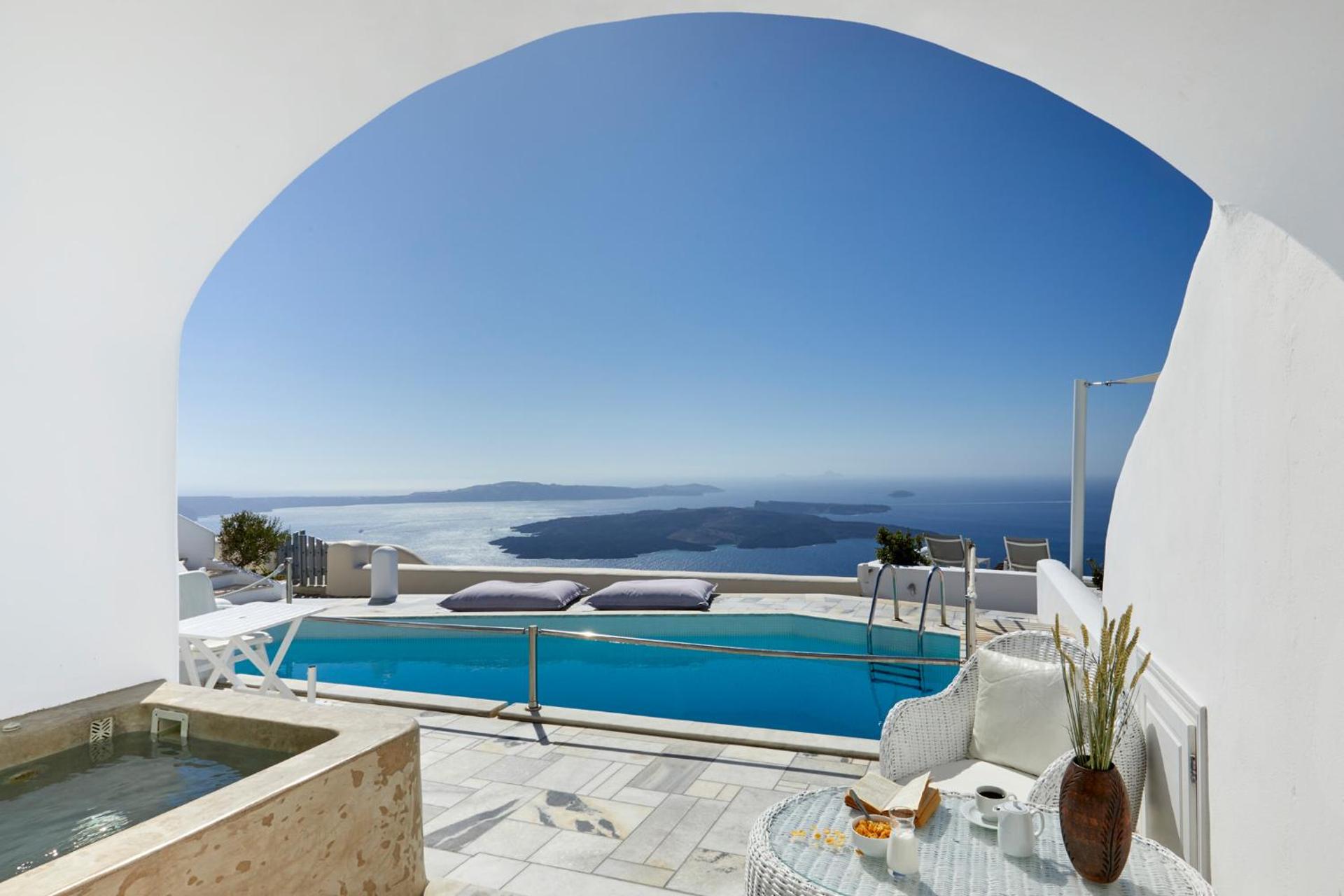 Honeymoon Suite with Hot Tub and Caldera View