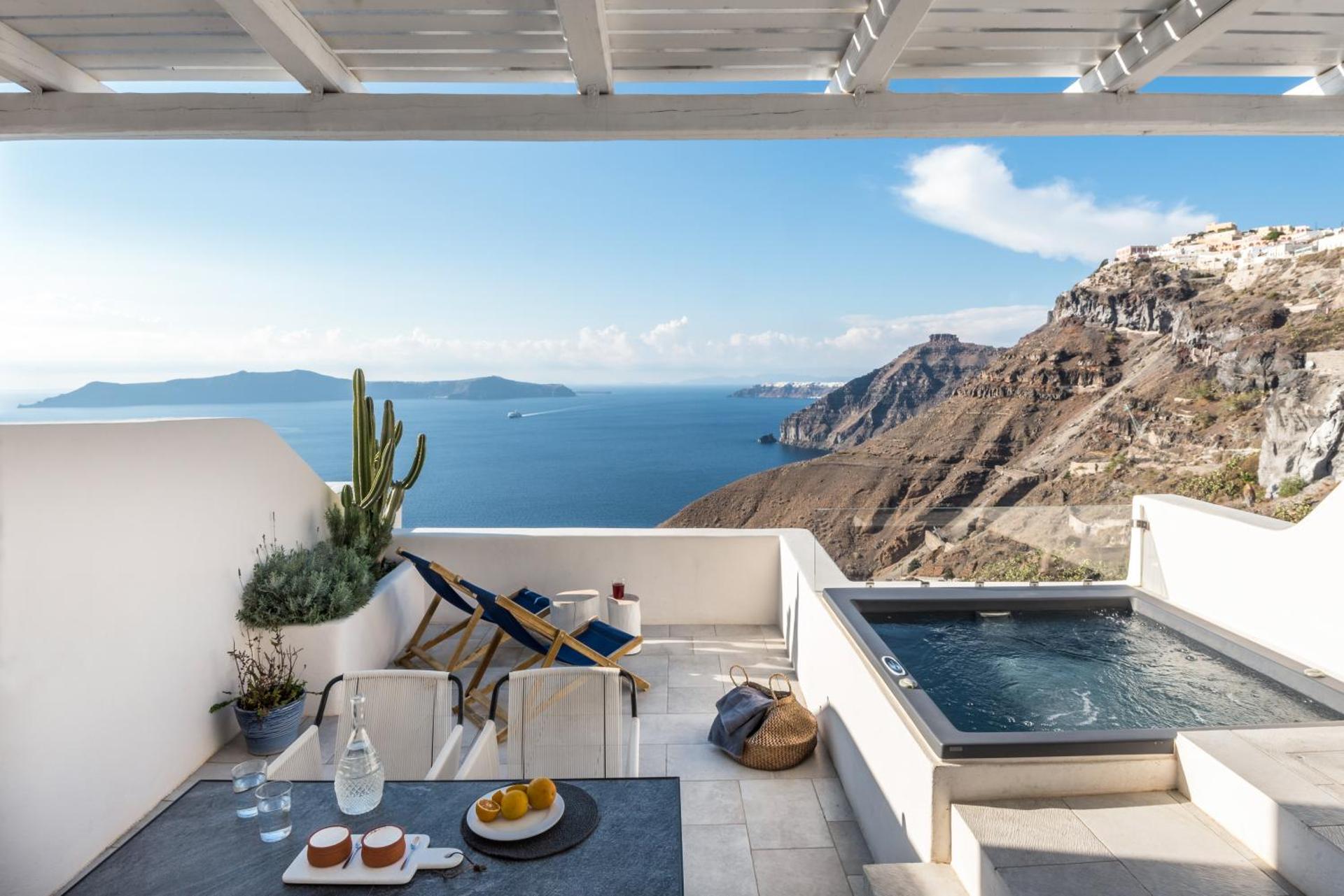 PORTO FIRA SUITES