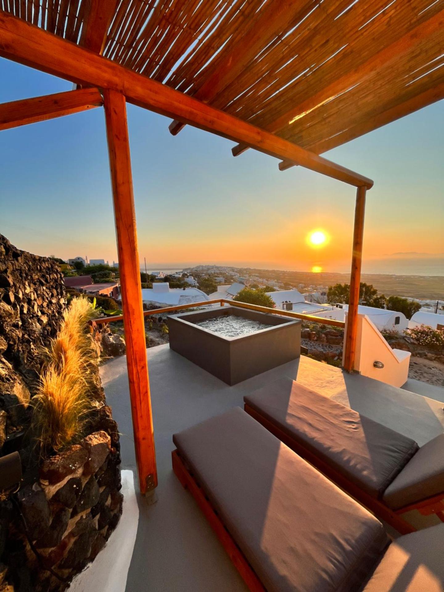 SUNSET PARADISE OIA