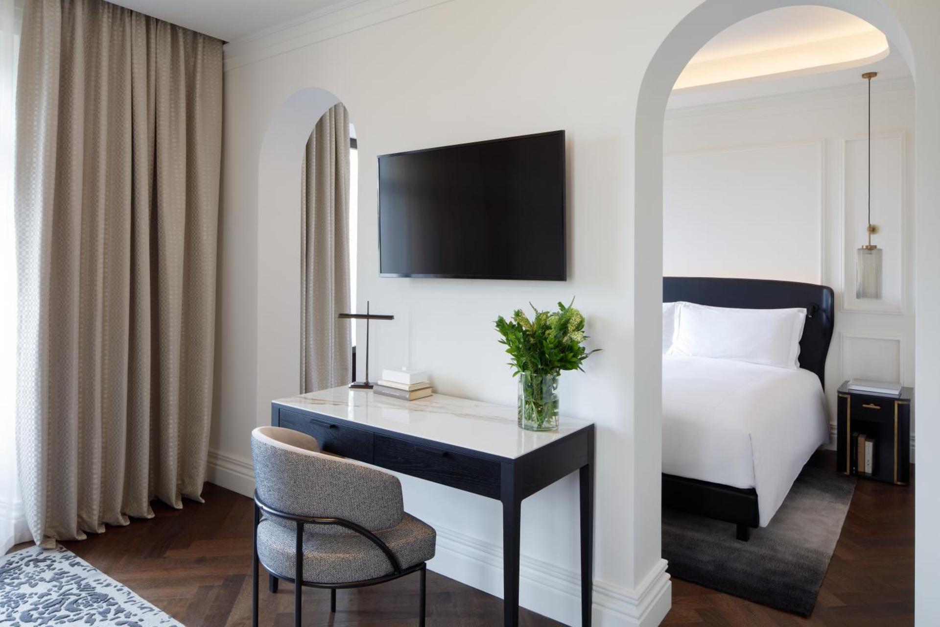 Junior King Suite
