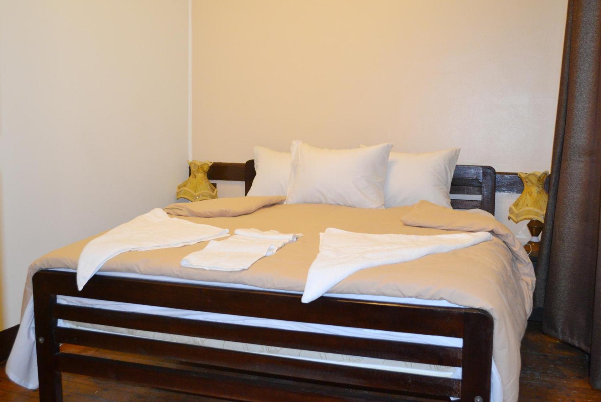 Single Room with Shared Bathroom
