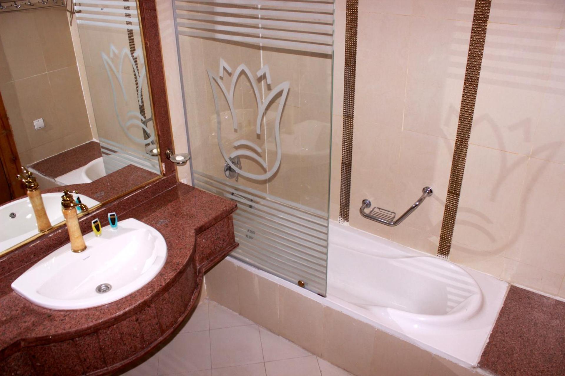 Superior Triple Room with Pyramids View
