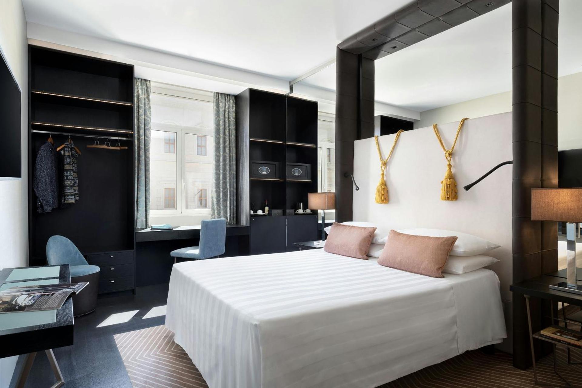 Superior King Room with Urban View