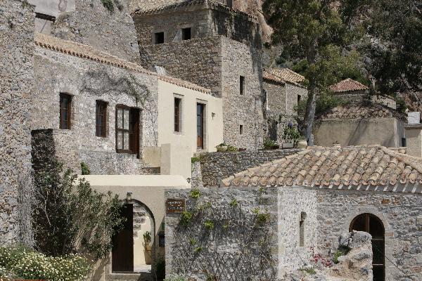 MONOPATI RESIDENCE