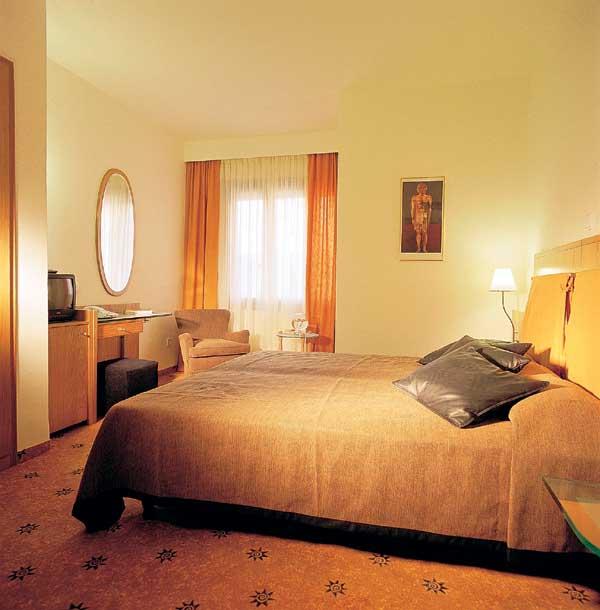 CITY HOTEL