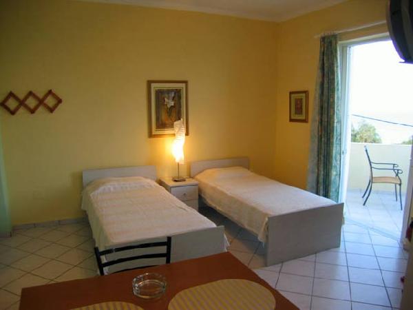 LA MIRAGE APARTMENTS