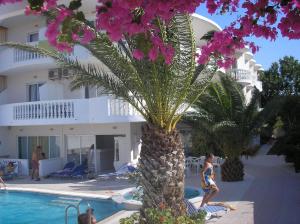 WHITE PALACE