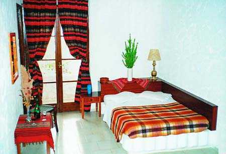 SUMMER LODGE
