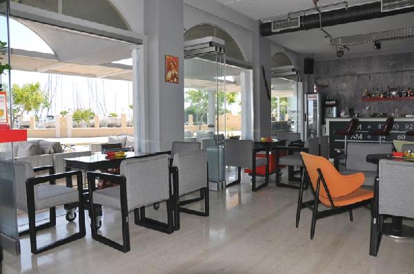 ZEPHYROS HOTEL