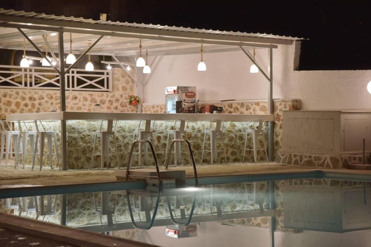 BAY'S HOTEL