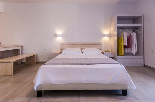 HOTEL IPPOCAMPOS STUDIOS