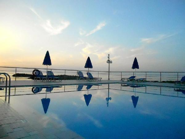 NANAKIS BEACH LUXURY APARTMENTS