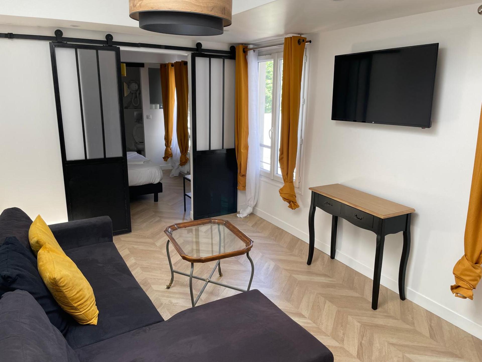 APEIRON ACROPOLIS SUITES
