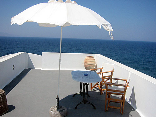 ALMYRA APARTMENTS & STUDIOS