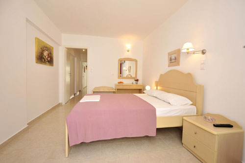 LEONARDOS APARTMENTS AND  STUDIOS