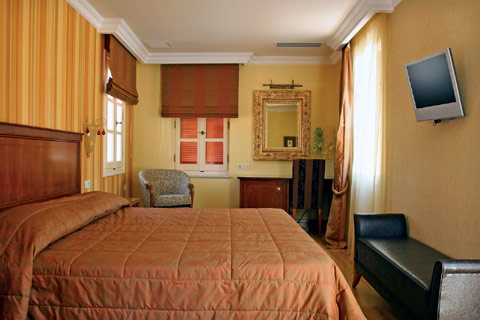 AETOMA HOTEL