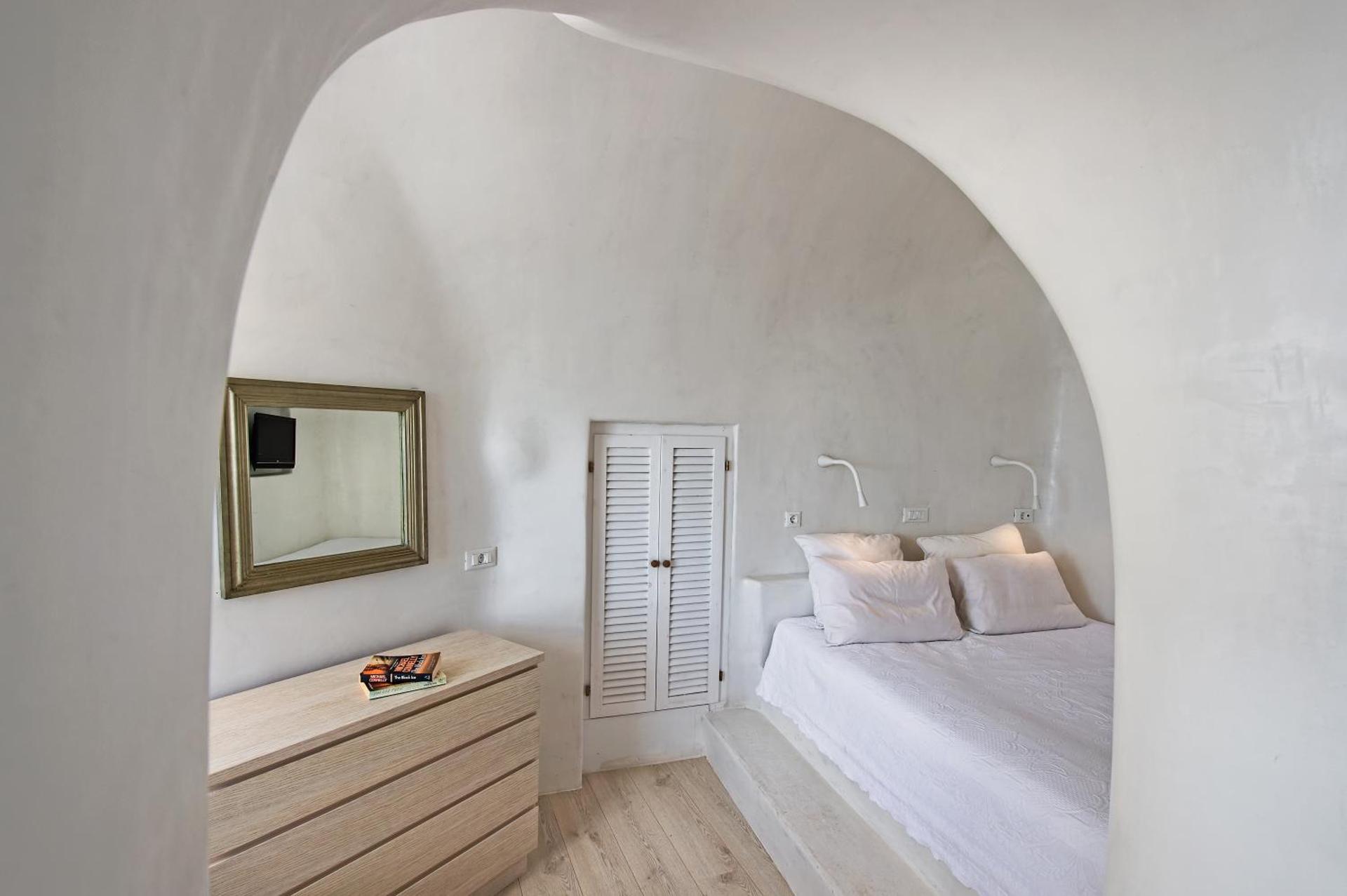PORTO FIRA SUITES