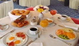 Οι Έλληνες ξενοδόχοι σερβίρουν ‘’ελληνικό πρωινό’’